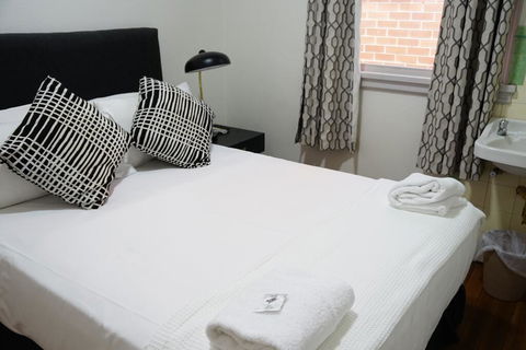 The Tamworth Hotel - Accommodation ACT 2