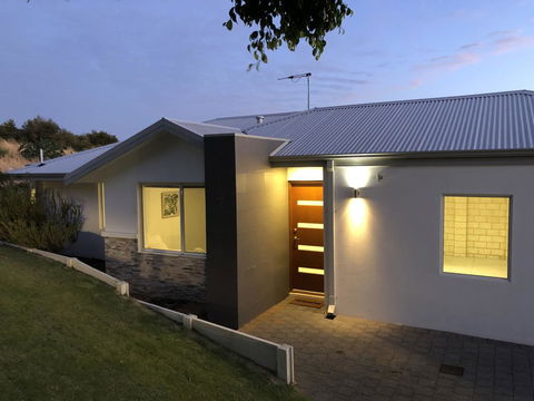 Three Bedroom, Two Bathroom Family Home - Accommodation ACT 0