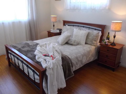 Tinaroo Sunset Retreat - Accommodation ACT 3