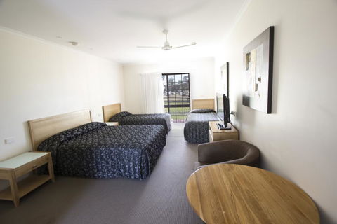 Tocumwal Golf Resort - Accommodation ACT 2