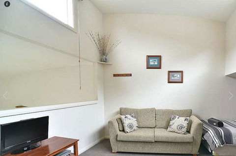 Tomarlin Views 2 - Accommodation ACT 1