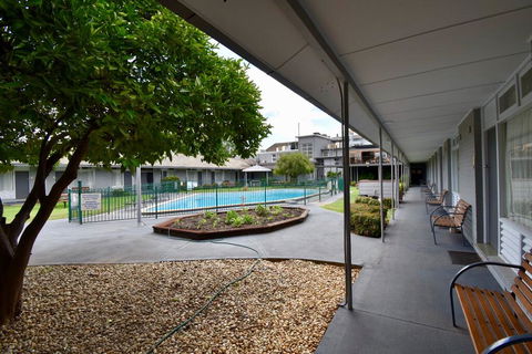 Townhouse Motel Cowra - Accommodation ACT 3