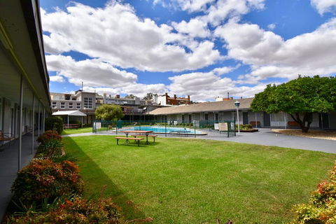 Townhouse Motel Cowra - Accommodation ACT 2