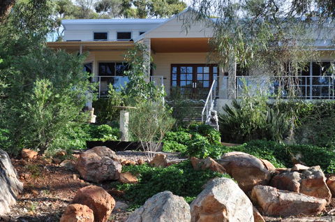 Tree Lodge - Accommodation ACT 0