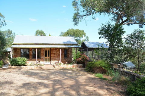 Trestrail Cottage B & B - Accommodation ACT 0