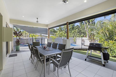 Tropical Private Holiday House With Pool - Accommodation ACT 2