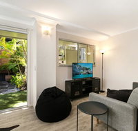 Tropical Townhouse With Two Courtyards and Pool - Accommodation ACT