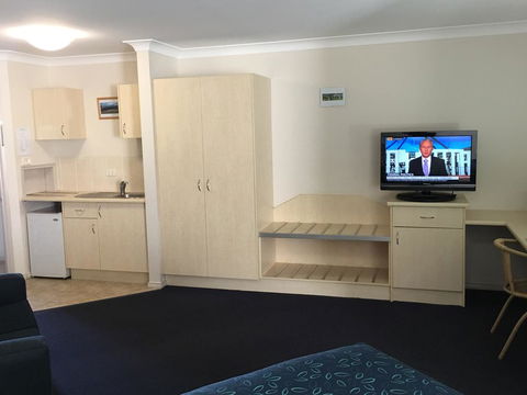 Tuckerbox Motor Inn - Accommodation ACT 2