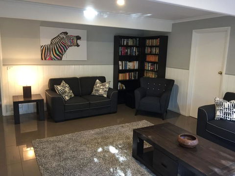 Tudor House - Large Family Home - Accommodation ACT 2
