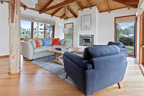 Tura Tree House - Accommodation ACT 3