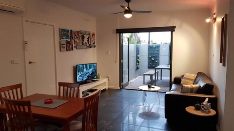 Two Bedroom Garden Apartment - Accommodation ACT 2