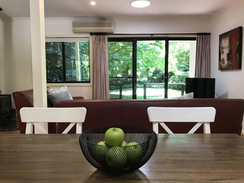 Tyntynder Garden Cottage 4 - Accommodation ACT 3
