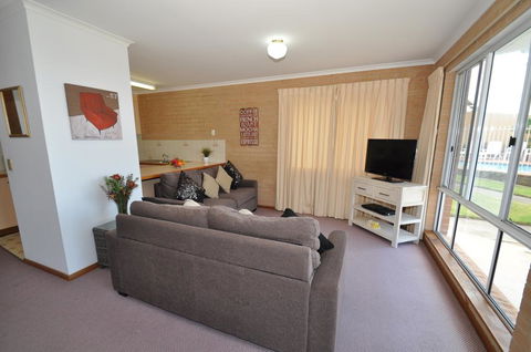 Unit 1, Countess Court - Accommodation ACT 1