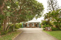 Unit 1/14 Tamarindus Street Marcoola Beach Pet friendly 300 BOND Linen supplied