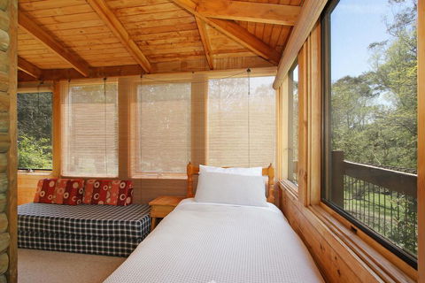 Until - Country Garden Setting - Accommodation ACT 2