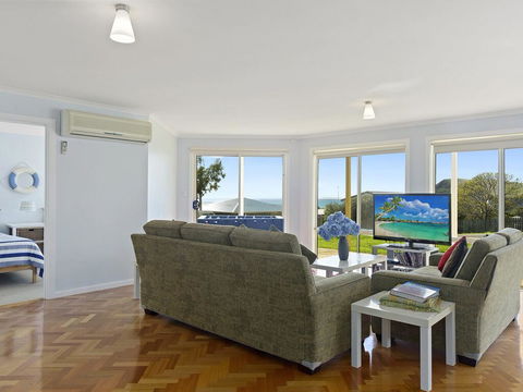 VALLEY VIEWS - 10 Valley Heights Drive - Accommodation ACT 3