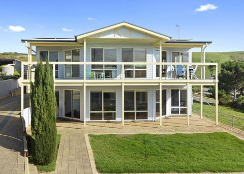 VALLEY VIEWS - 10 Valley Heights Drive - Accommodation ACT 2