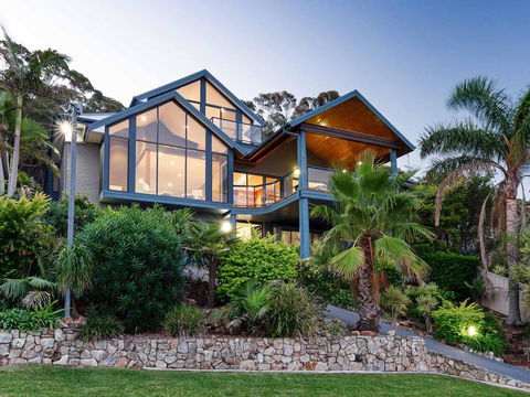 Venabu On Garuwa, 20 Garuwa Street - Spectacular House With Fabulous Views - Accommodation ACT 0