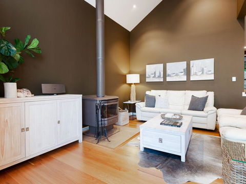 Venabu On Garuwa, 20 Garuwa Street - Spectacular House With Fabulous Views - Accommodation ACT 3