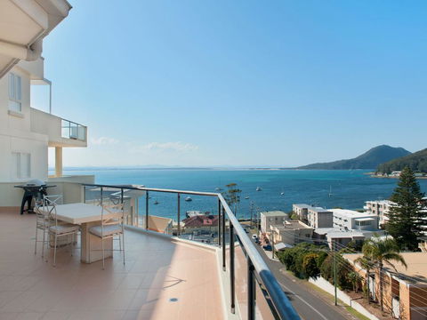 Views, Views & More Views, Sub-Penthouse In Shoal Bay - Accommodation ACT 2