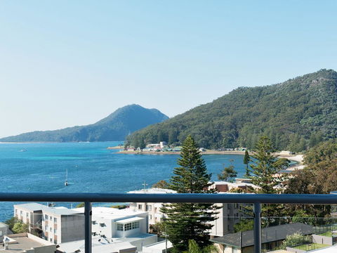 Views, Views & More Views, Sub-Penthouse In Shoal Bay - Accommodation ACT 0