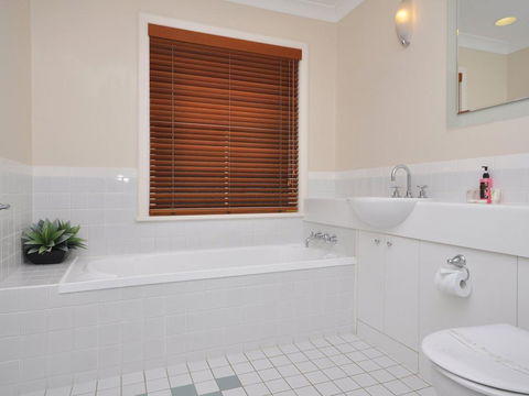Villa 3br Vista Resort Condo Located Within Cypress Lakes Resort (nothing Is More Central) - Accommodation ACT 1