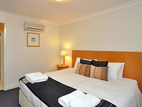 Villa Executive 2br Valley Views Resort Condo Located Within Cypress Lakes Resort (nothing Is More Central) - Accommodation ACT 3