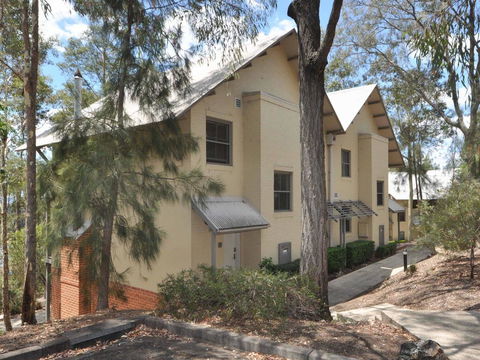 Villa Joie De Vie Located Within Cypress Lakes - Accommodation ACT 2