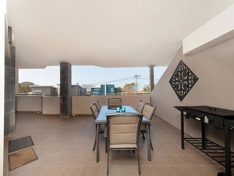 Villa Serene @ Fingal Bay - Accommodation ACT 3