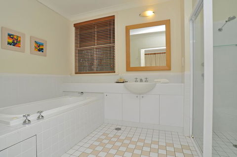 Villa Spa Executive 1br Champagne Resort Condo Located Within Cypress Lakes Resort (nothing Is More Central) - Accommodation ACT 2