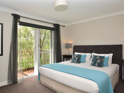 Villas Diciotto (sleeps 18) Resort Condos Located Within Cypress Lakes Resort (nothing Is More Central) - Accommodation ACT 2