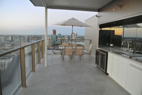 VUE Penthouse On King William - Accommodation ACT 0