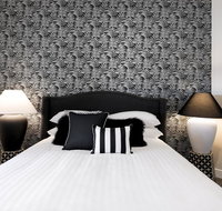 Walk everywhere in the city from a historic home - Accommodation ACT