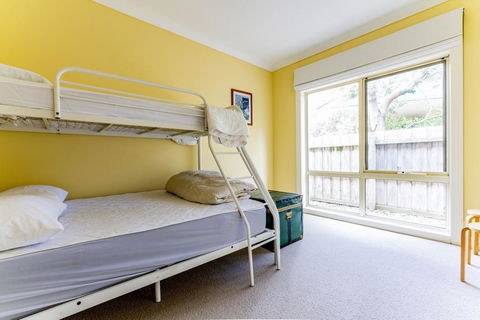 WALKIN' ON SUNSHINE - Accommodation ACT 1