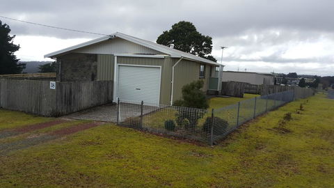 Waratah Falls Holiday Unit - Accommodation ACT 3