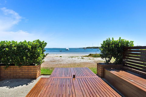 Waterfront At Sunset Boulevard, 26 Sunset Boulevard - Accommodation ACT 0