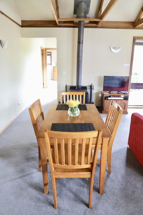 Red Ceder Cottage - Great Ocean Road - Port Campbell - Accommodation ACT 15