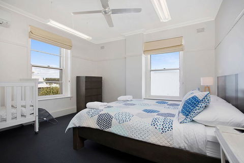 Plummers Mill - Central Townhouse - Accommodation ACT 3