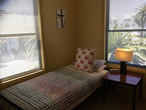 At The Beach Apartments - Accommodation ACT 4