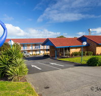 Blue Whale Motor Inn  Apartments - Accommodation ACT
