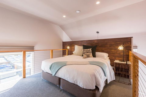 The Old Mechanics - Accommodation ACT 12