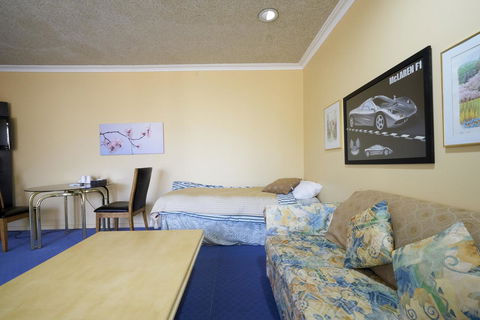Cottages For Two - Accommodation ACT 11