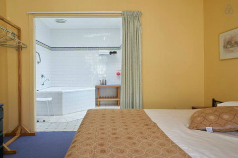 Cottages For Two - Accommodation ACT 8