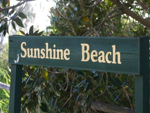 La Mer Sunshine Beachfront - Accommodation ACT 8