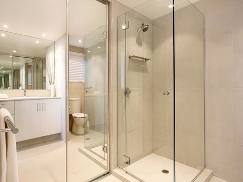La Mer Sunshine Beachfront - Accommodation ACT 11