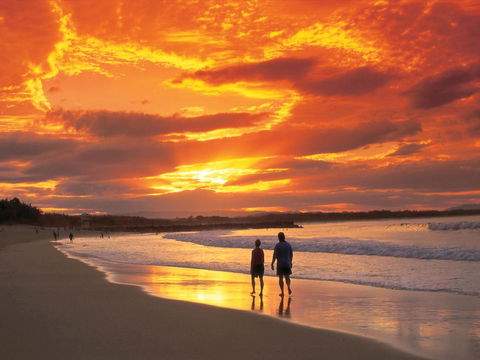 La Mer Sunshine Beachfront - Accommodation ACT 12