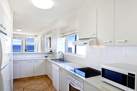 La Mer Sunshine Beachfront - Accommodation ACT 6