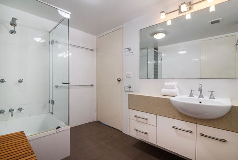 Sunseeker Holiday Apartments - Accommodation ACT 37