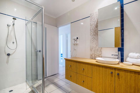 Sunseeker Holiday Apartments - Accommodation ACT 4