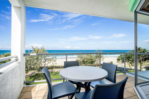 Rolling Surf Resort - Accommodation ACT 10
